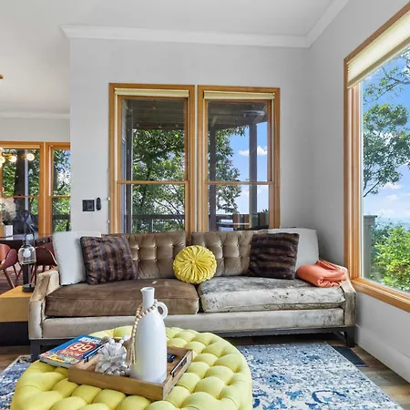 Peaceful Burnsville Condo With Views Hiking On-Site